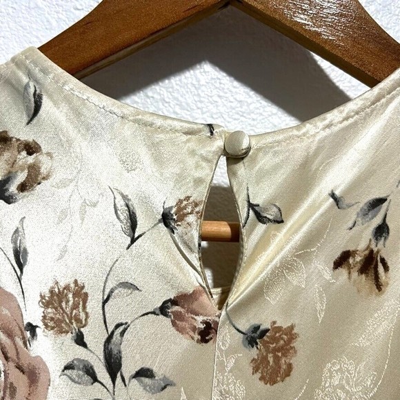 1990s Classic Silky Floral Brocade Sleeveless Dress-Back Button Key Hole Closure - Picture 9 of 13